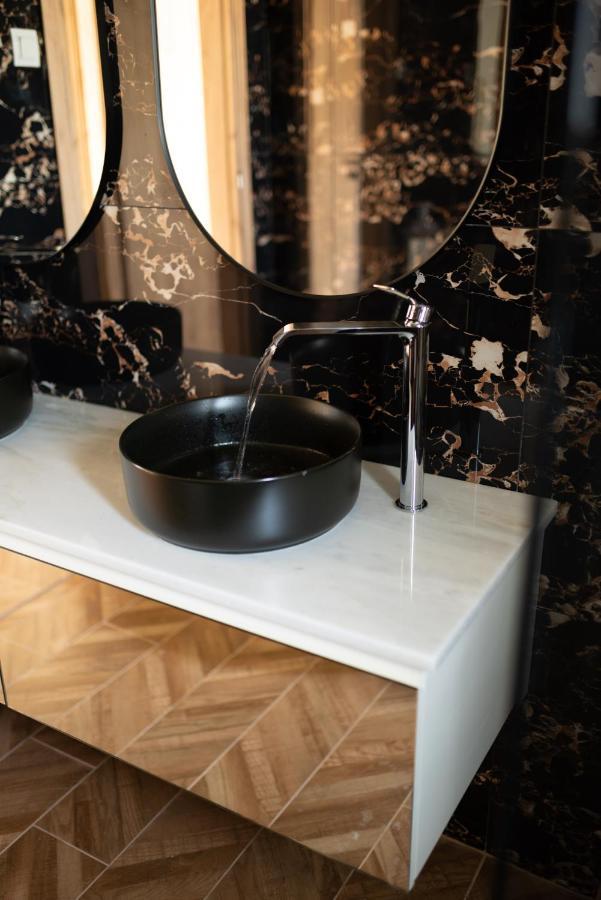 Marble Luxury Suites Karteros Exterior foto