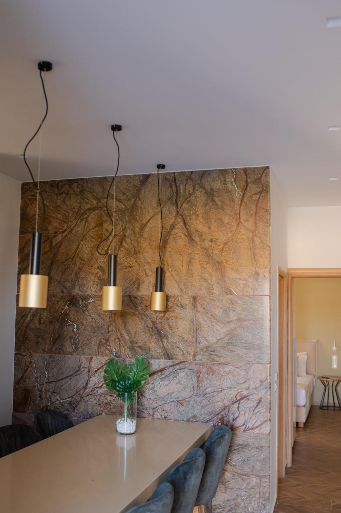 Marble Luxury Suites Karteros Exterior foto