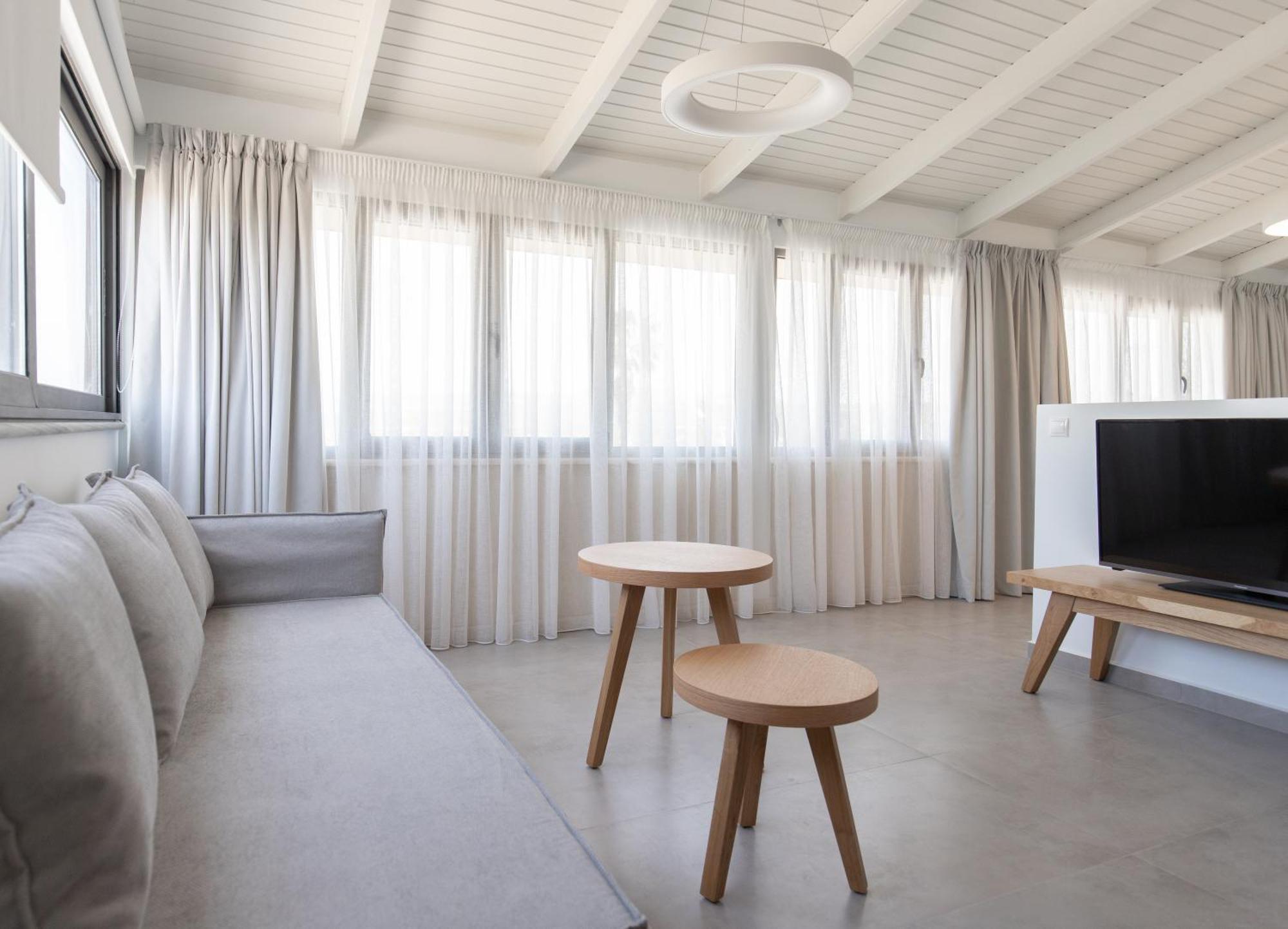 Marble Luxury Suites Karteros Exterior foto