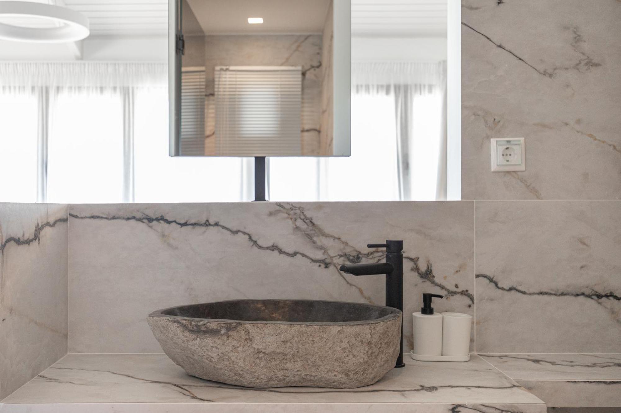 Marble Luxury Suites Karteros Habitación foto